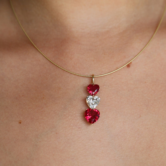 Collar triple corazón de rubí