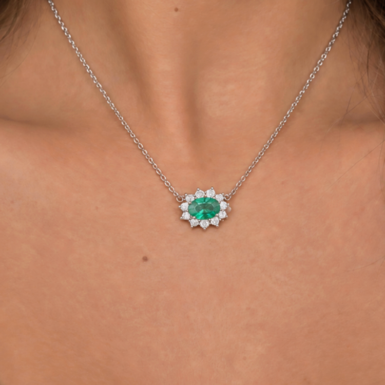 Collar esmeralda con halo de diamantes