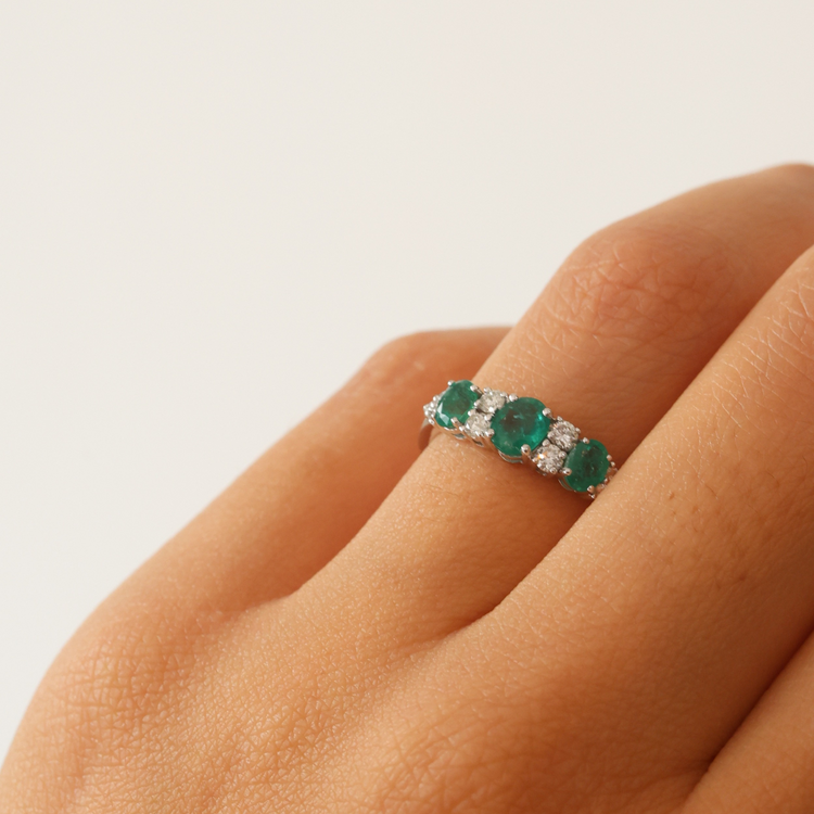 Churumbela con esmeraldas y diamantes