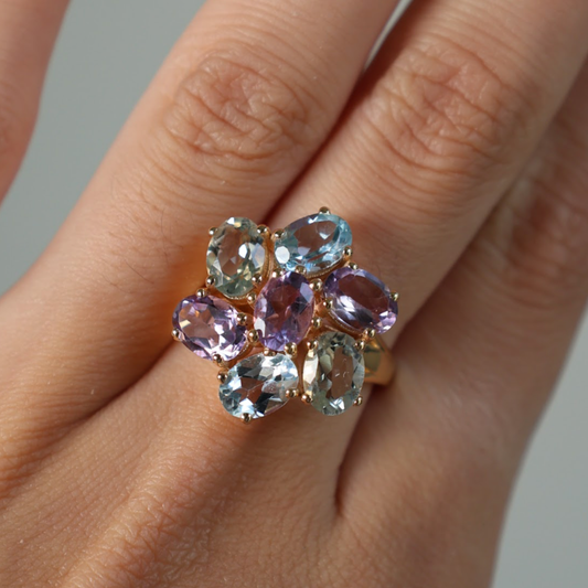 Anillo de amatistas y topacios