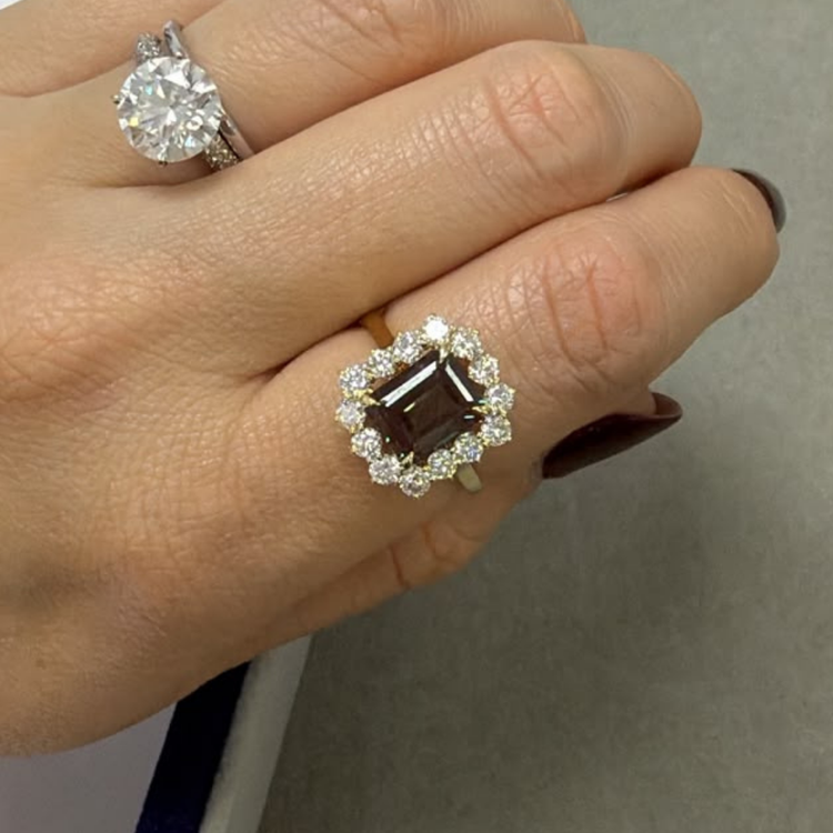 Anillo Alejandrita con Halo