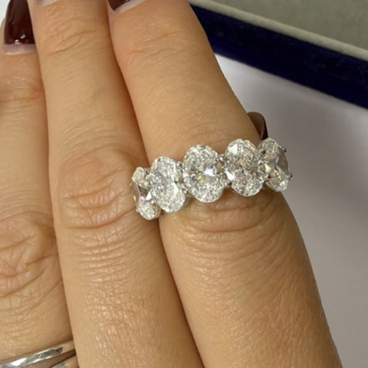 Anillo de Diamantes Ovales