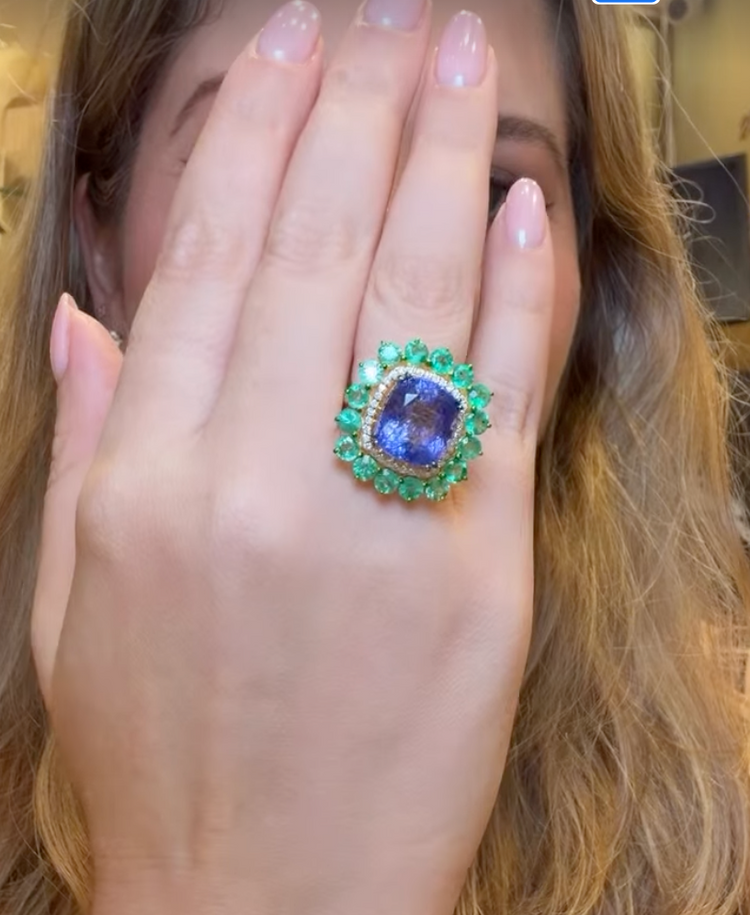 Anillo Tanzanita con Esmeraldas y Diamantes