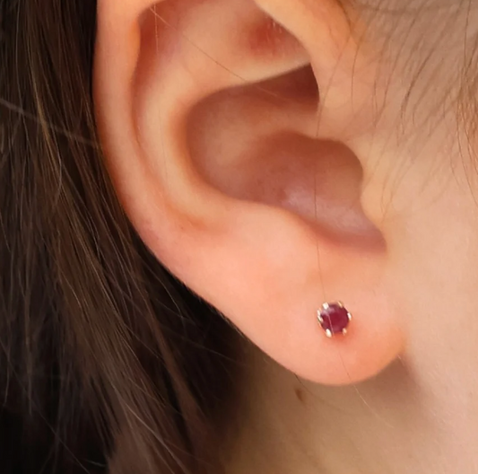 Studs de Rubí .10 Ctw