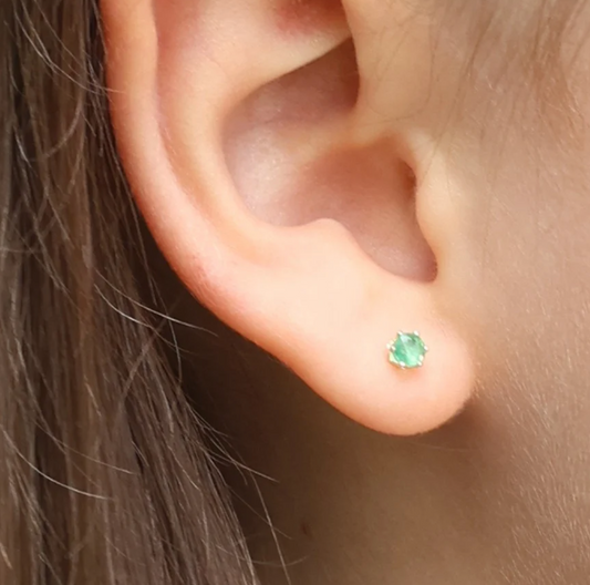 Studs de Esmeralda .10 Ctw