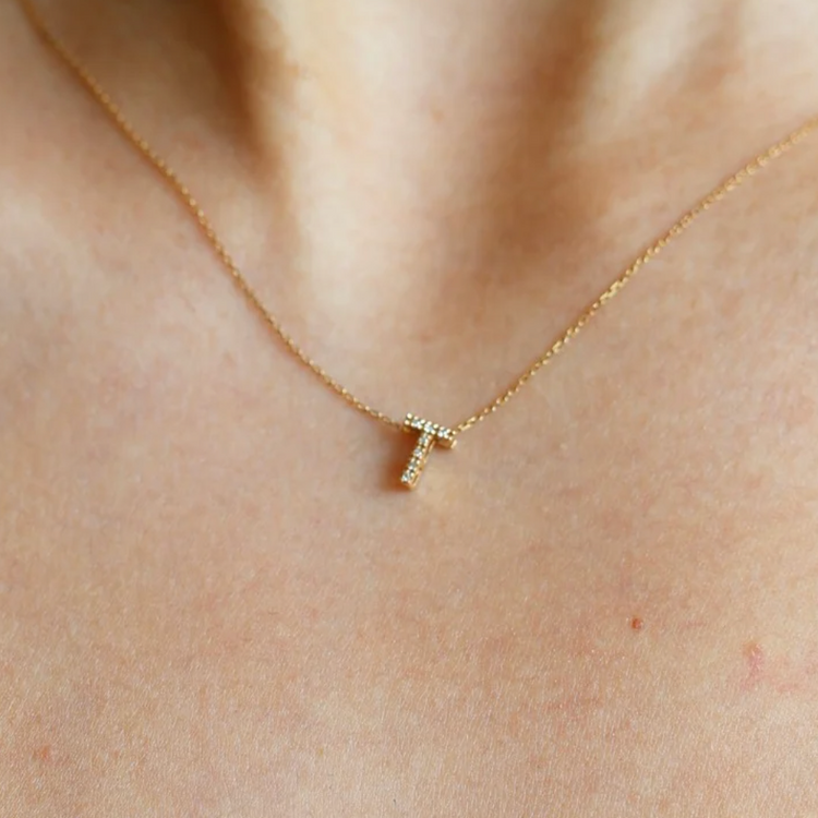 Dije inicial "T" con diamantes