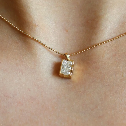 Collar Inicial “E” Diamante