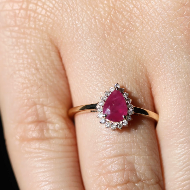 Anillo de rubí Halo Diamantes