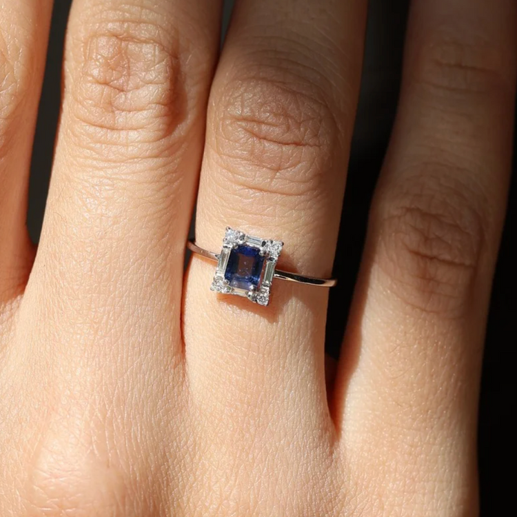 Anillo Zafiro Azul Halo Diamantes