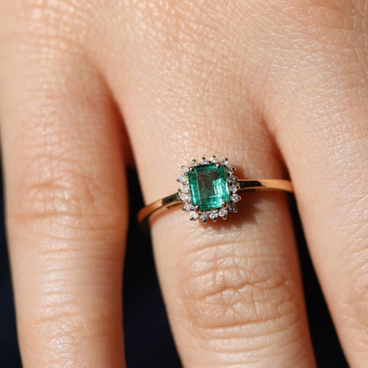 Anillo Esmeralda Halo Diamantes