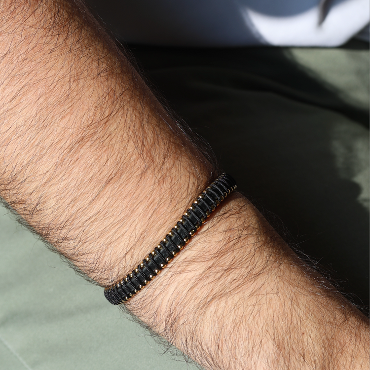 Pulsera Cuero Cordon Negro