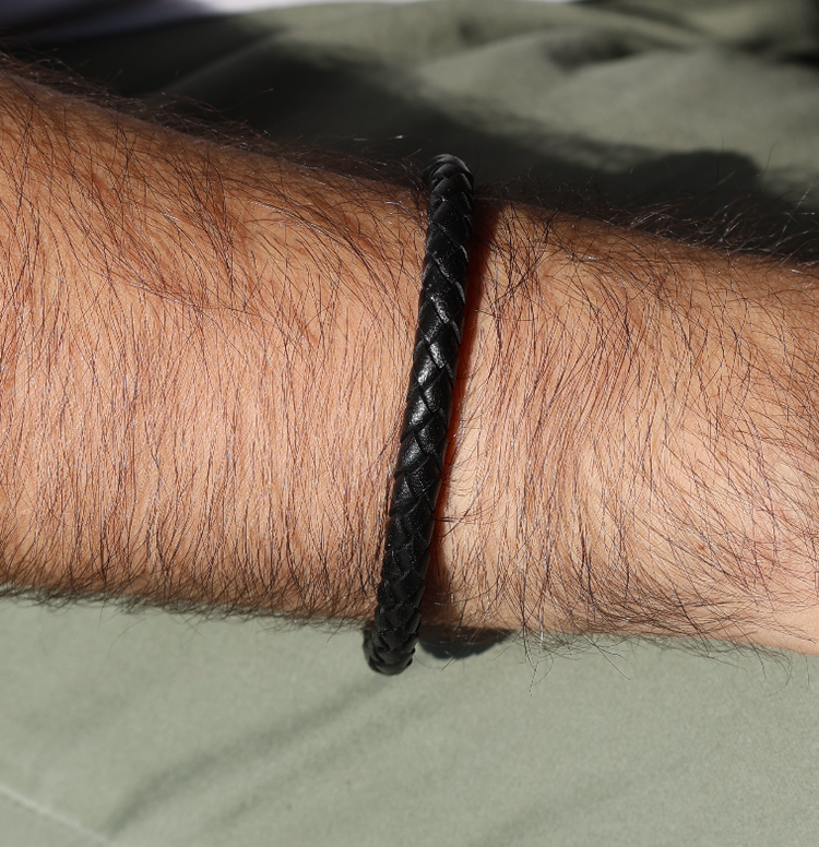 Pulsera Cuero Negro Trenzado