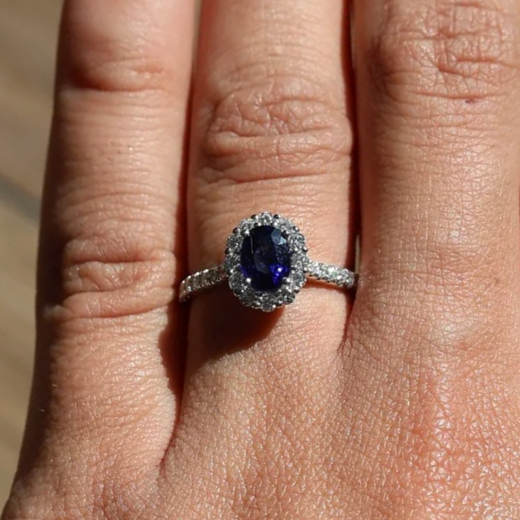 Anillo Zafiro Halo Diamantes