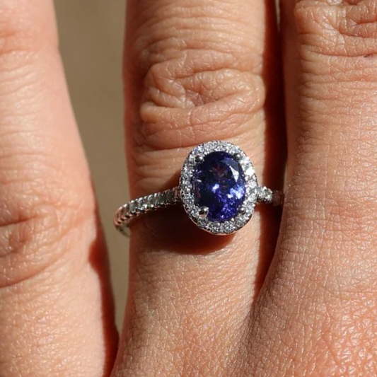 Anillo de tanzainta y Diamantes