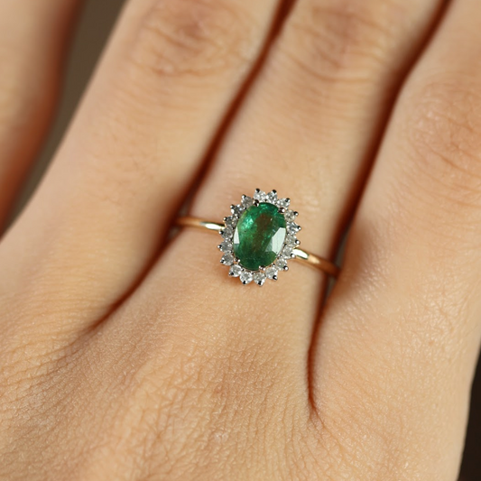 Anillo de Esmeralda con Halo Diamantes