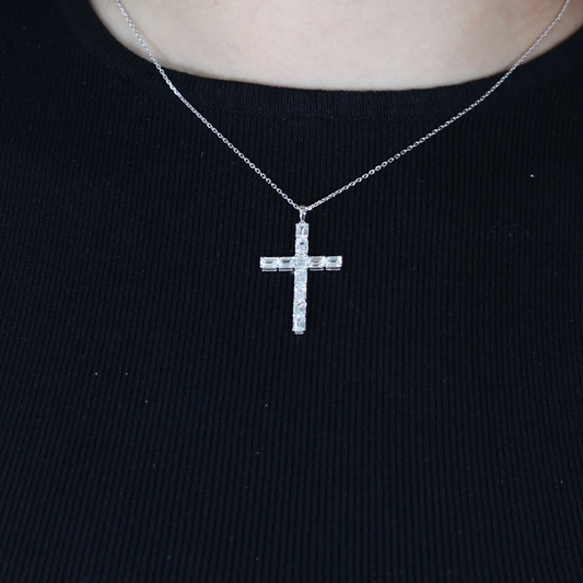 Collar Dije Cruz Diamantes Emerald