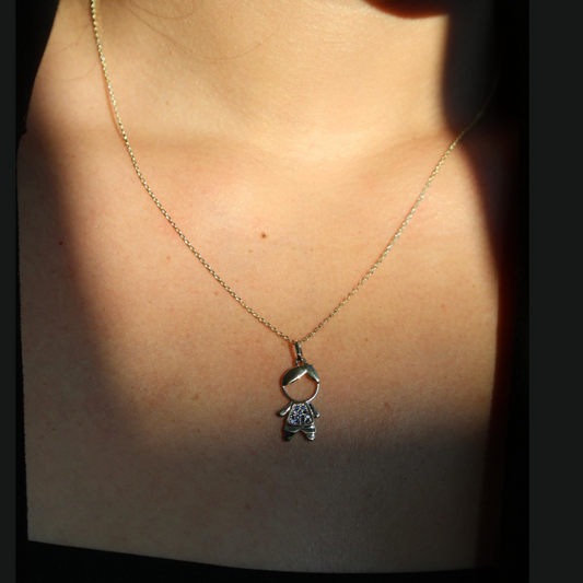 Collar con dije de niño