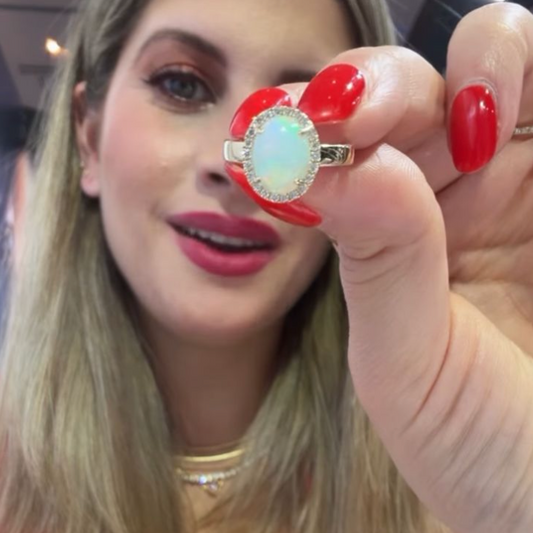 Anillo de opalo con diamantes