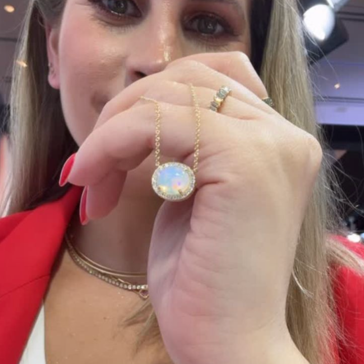 Collar de opalo con diamantes