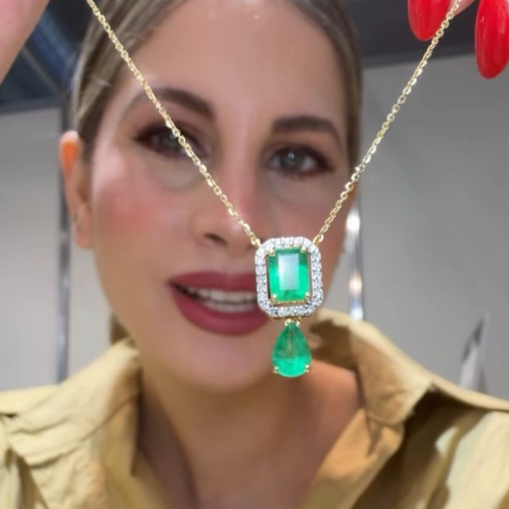 Collar de dos esmeraldas con diamantes