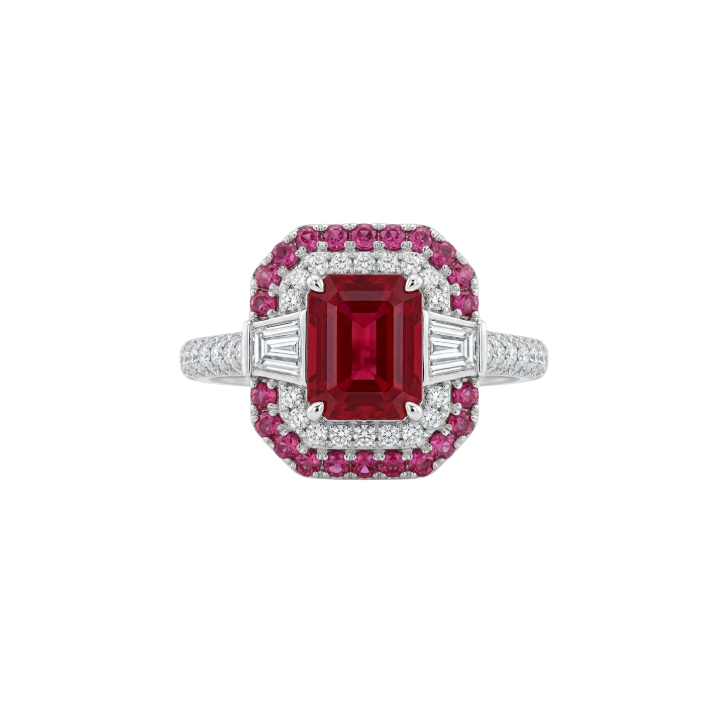 Anillo de rubi con diamantes