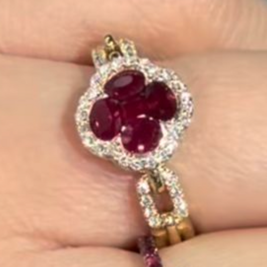 Anillo de rubi con diamantes