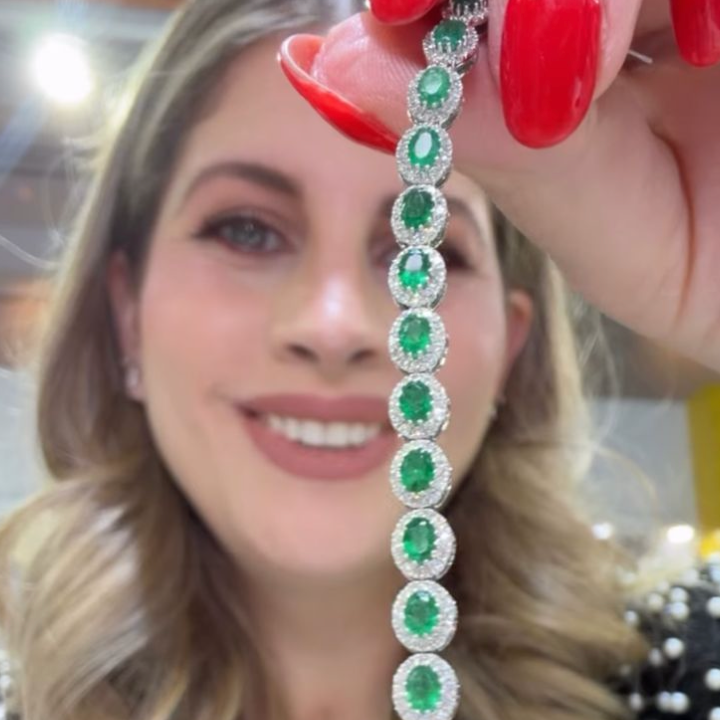 Pulsera de esmeralda con halo de diamantes