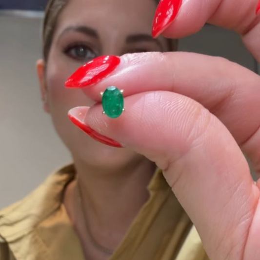 Aretes corte ovalado solitario de esmeralda
