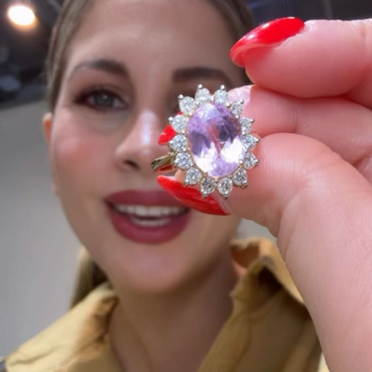 Anillo de cuncita y diamantes