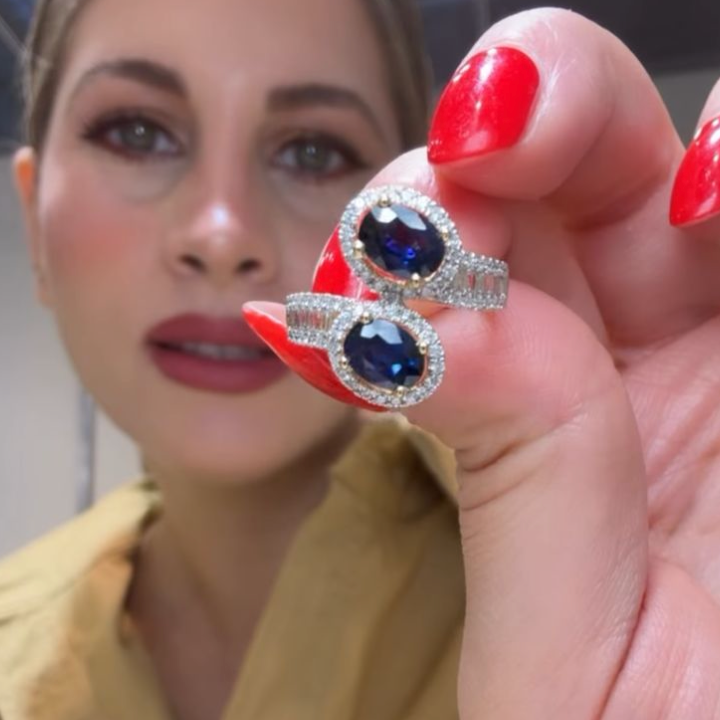 Anillo de zafiros y diamantes