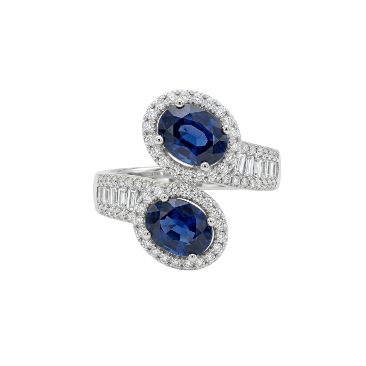 Anillo de zafiros y diamantes