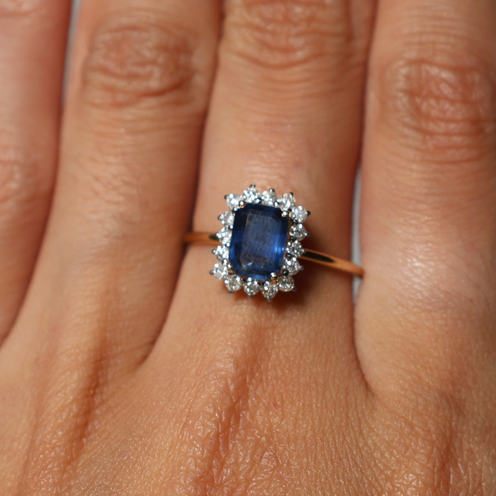 Anillo Zafiro Azul Diamantes