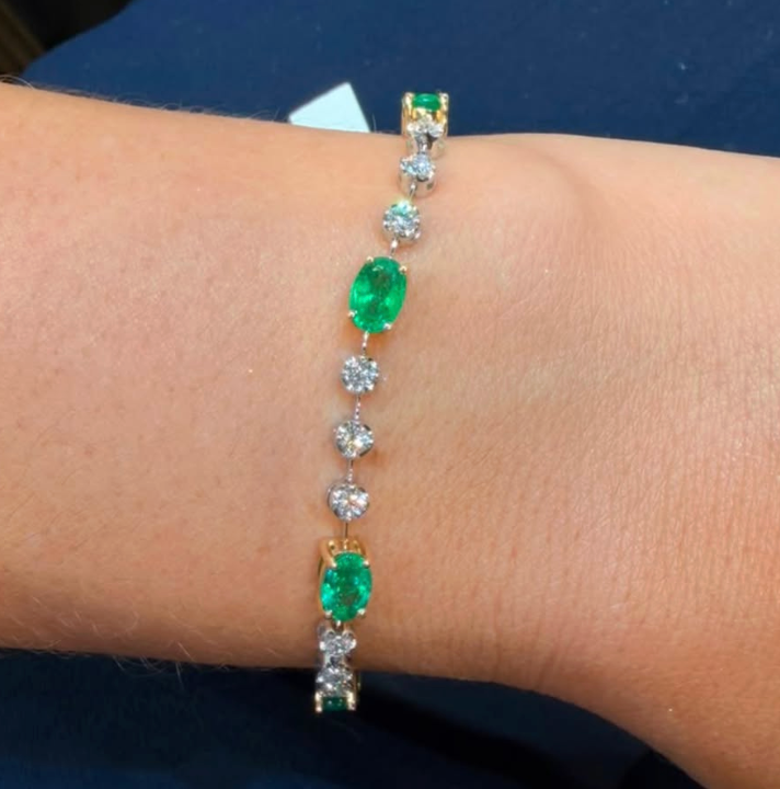 Pulsera de diamantes con esmeralda