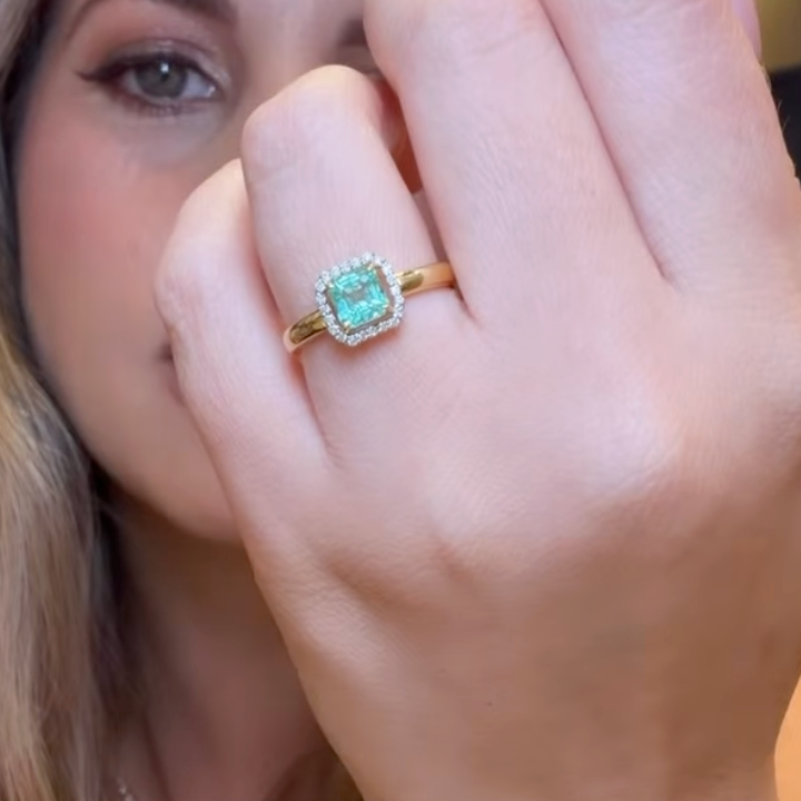 Anillo Esmeralda y Diamantes
