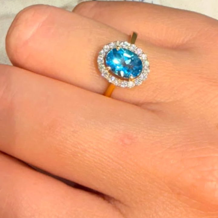 Anillo de Topazio y Diamante