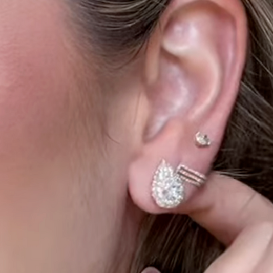Aretes forma gota con diamantes