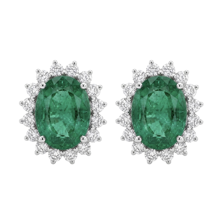 Aretes de esmeralda ovalda con diamantes