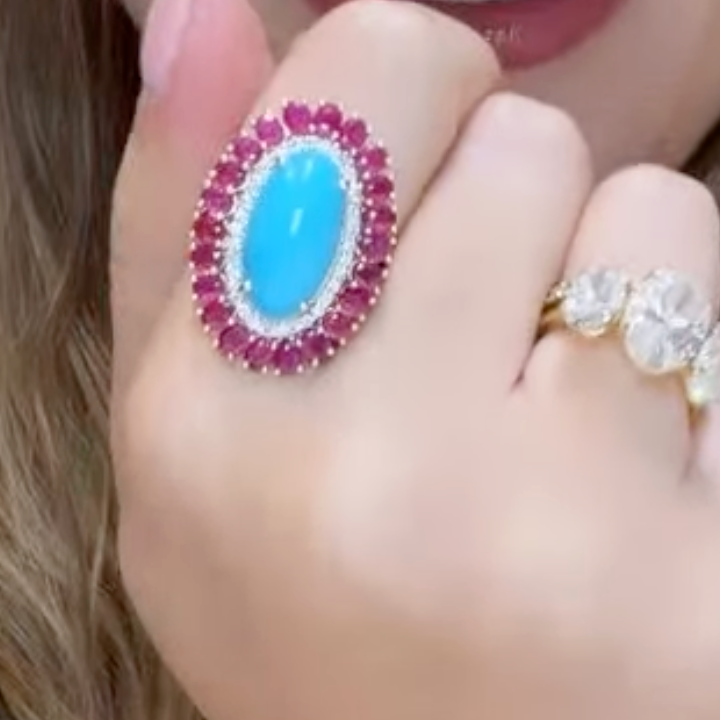 Anillo de turquesa, rubi y diamantes