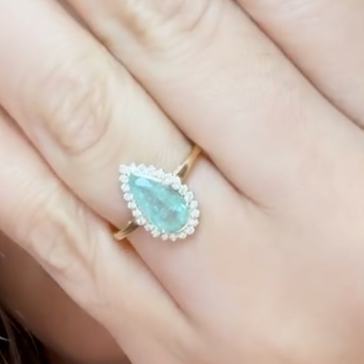 Anillo De Paraiba turmalina y diamantes