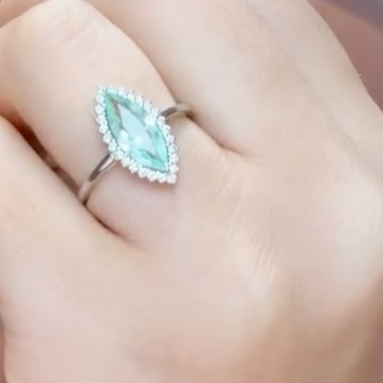 Anillo De Paraiba turmalina y diamantes