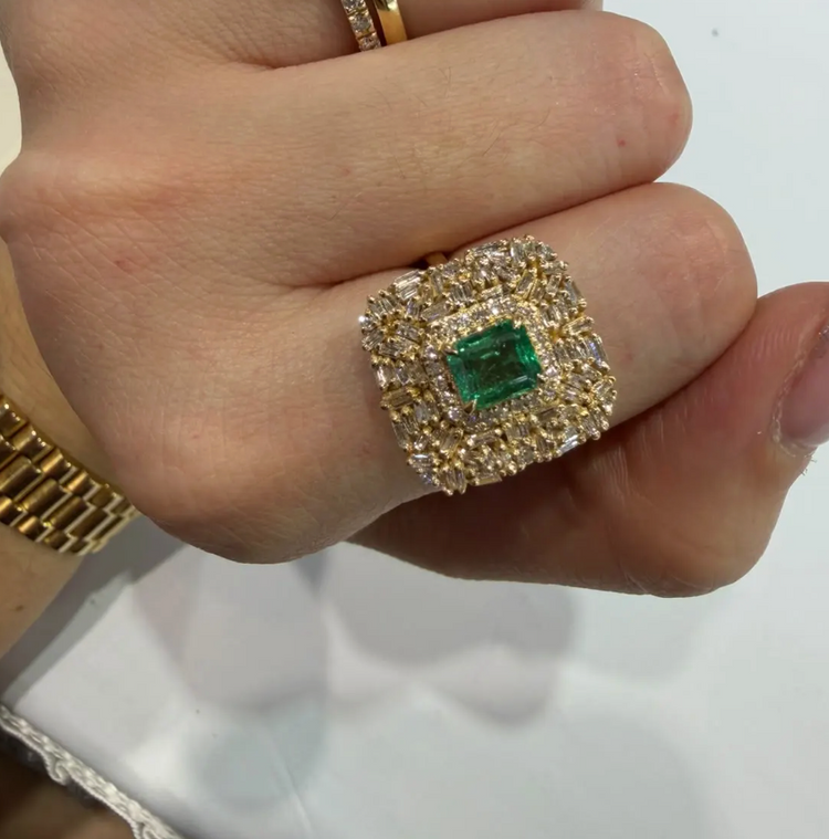 Anillo Esmeralda y Diamantes