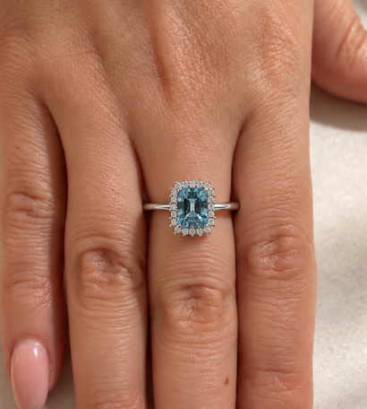 Anillo Aguamarina y diamantes