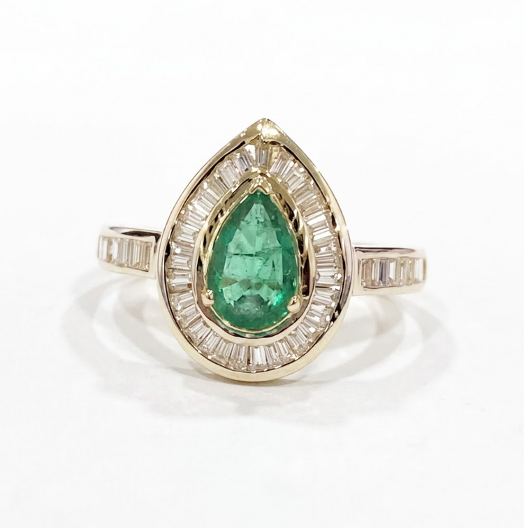 Anillo Esmeralda Pear y diamantes