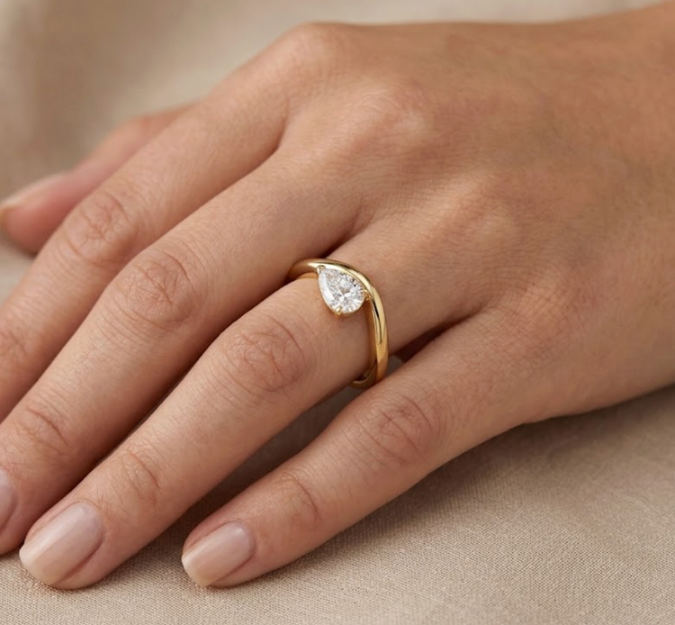Anillo Curva pear