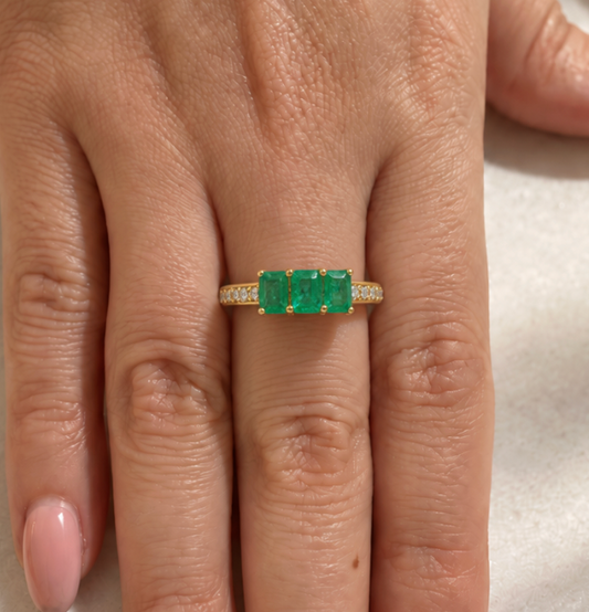 Anillo Esmeralda Tresillo