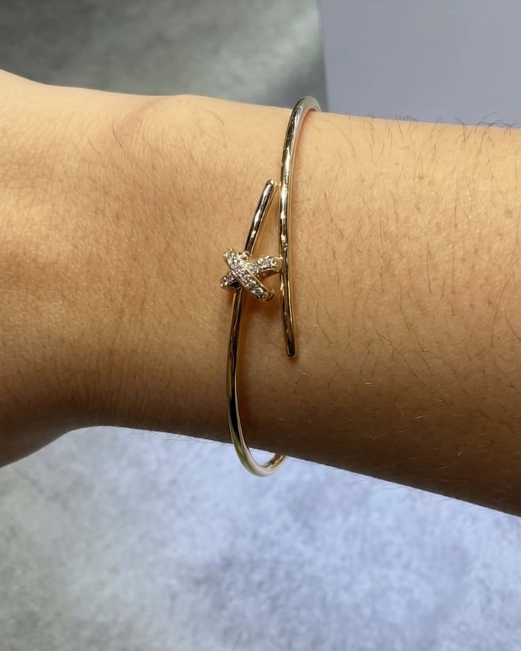 brazalete twist con diamantes