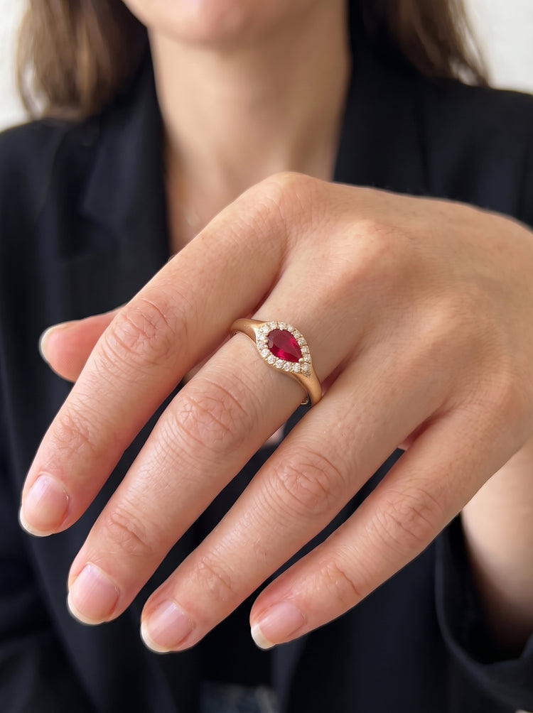 Anillo Rubí Pear