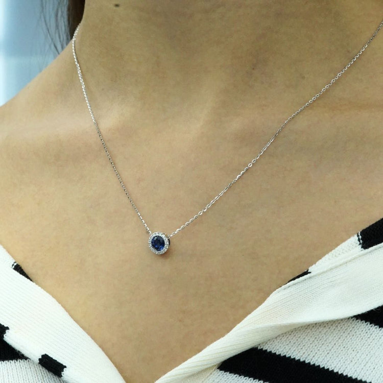 Dije de zafiro con halo de diamantes