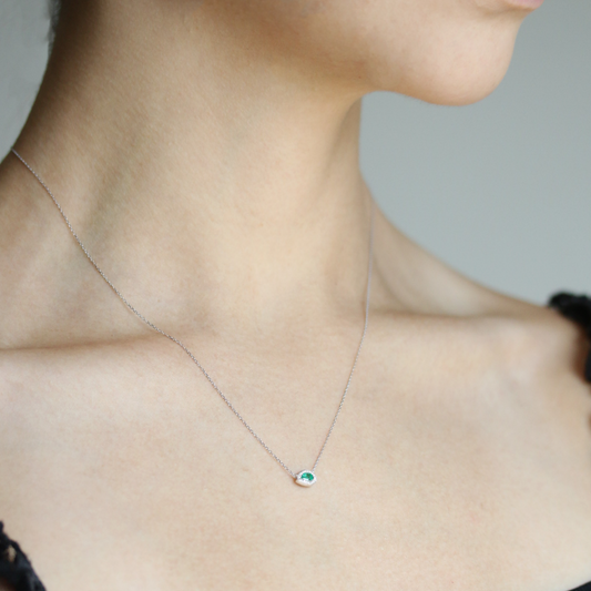 Dije de esmeralda con diamantes