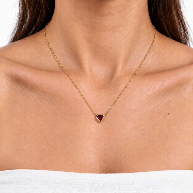 Collar de corazón rubí